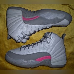 Jumpman Air Jordan 12 Retro Wolf Grey Vivid Pink Size 6 Youth